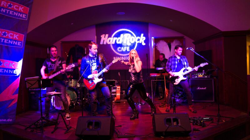 Die ROCK ANTENNE Band sorgt für die passende musikalische Unterhaltung