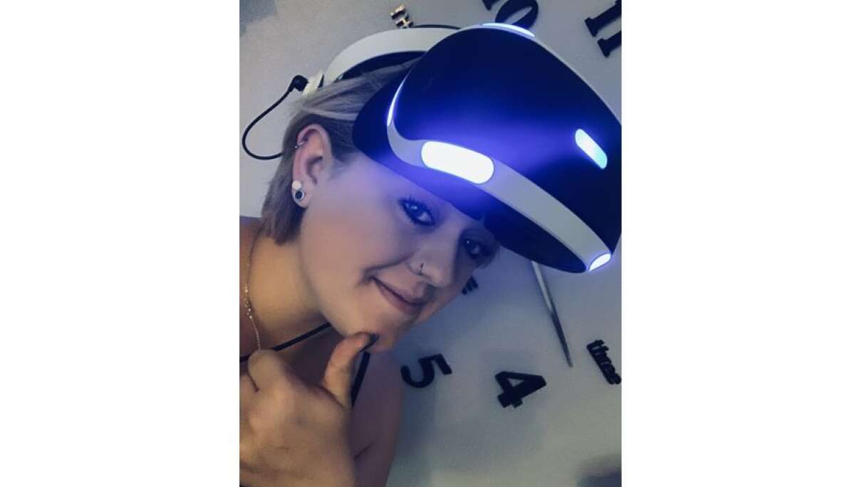 Magdalena freut sich über die Erstattung für ihre neue VR Brille