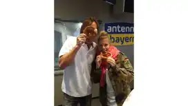 Die ANTENNE BAYERN Moderatoren Wolfang Leikermoser und Lisa Augenthaler