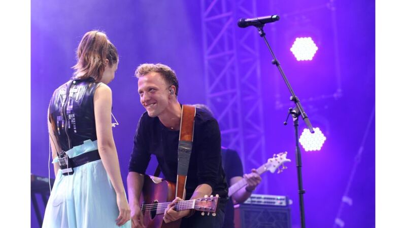 Alice Merton und Joris mit ihrem exklusives Duett bei ANTENNE BAYERN Sommer im Park in Rosenheim