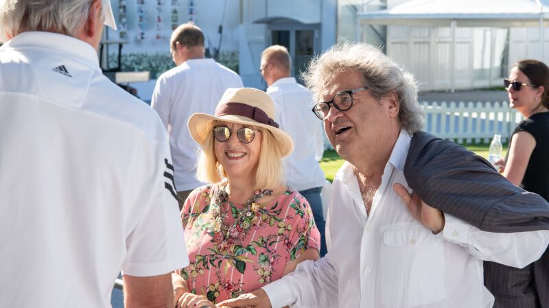 Helmut Markwort (Focus Magazin Verlag GmbH) und seine Frau Patricia Riekel begrüßen Karlheinz Hörhammer