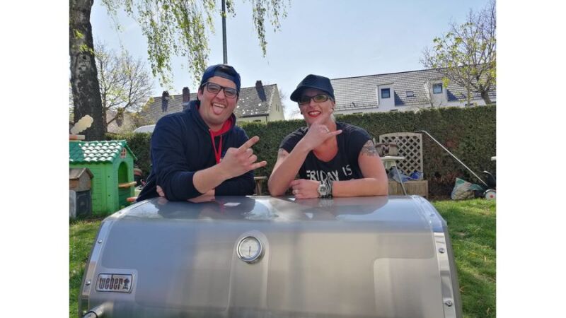 Das ROCK ANTENNE-Team brachte den Grill noch am selben Tag vorbei