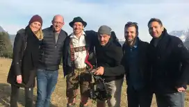 Das ANTENNE BAYERN-Team freut sich über Platz 1 der Download-Charts