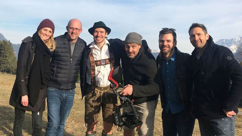 Das ANTENNE BAYERN-Team freut sich über Platz 1 der Download-Charts