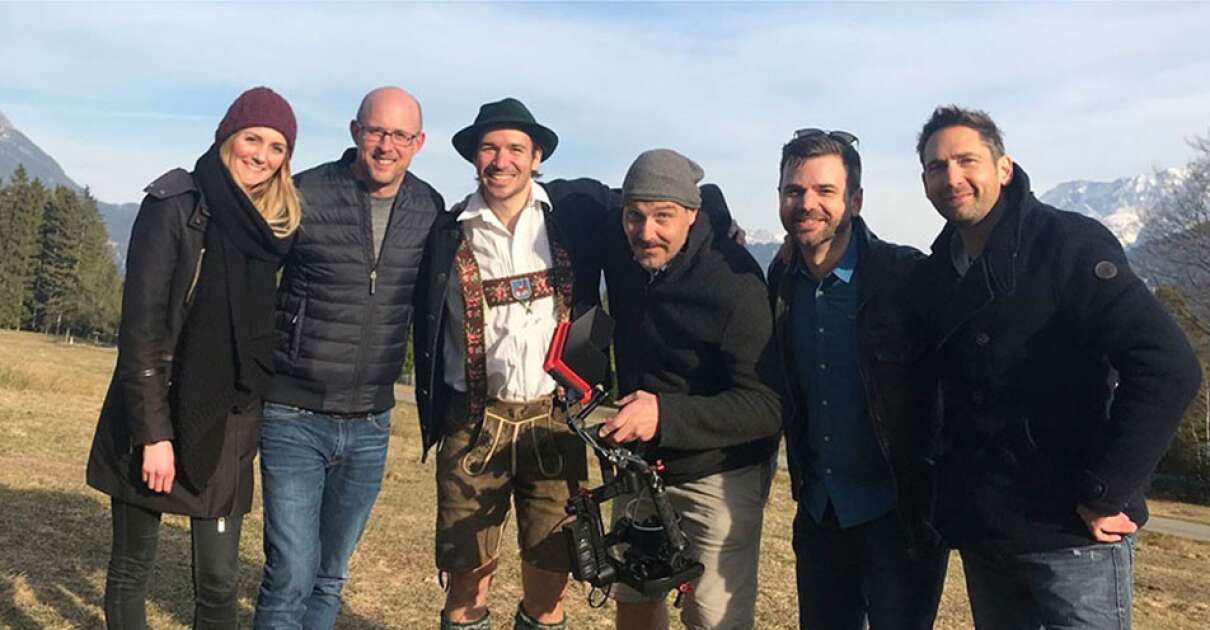 Das ANTENNE BAYERN-Team freut sich über Platz 1 der Download-Charts