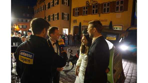 Oberbürgermeister Dr. Hammer hatte sogar schon das Abendessen und einen Schlafplatzt für Eva und Moritz im 