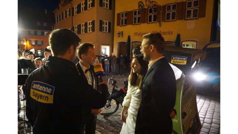Oberbürgermeister Dr. Hammer hatte sogar schon das Abendessen und einen Schlafplatzt für Eva und Moritz im 