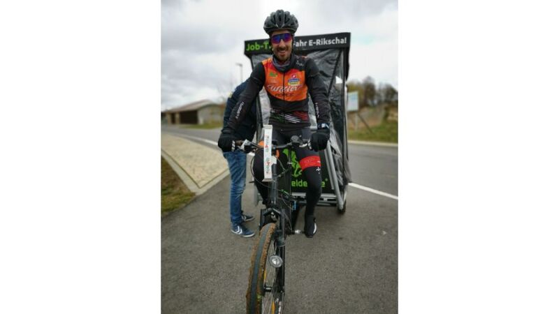 Mit der Beinkraft von Florian konnten Eva und Moritz rund 100 Kilometer zurücklegen