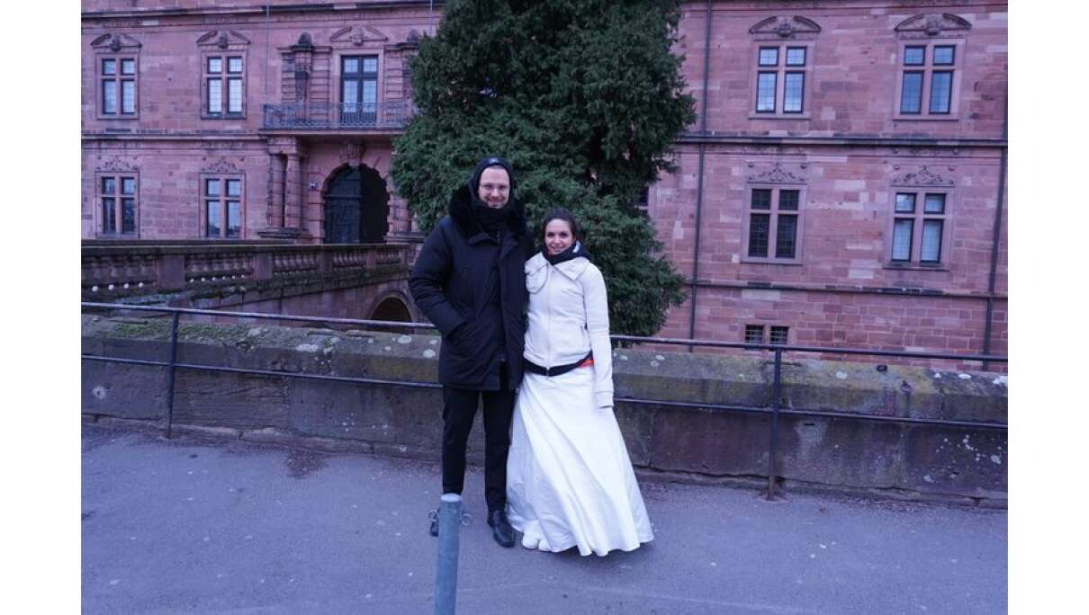 Als die beiden am Schloss in Aschaffenburg ankamen, viel auch der Startschuss für Bayerns längsten Hochzeitsmarsch.