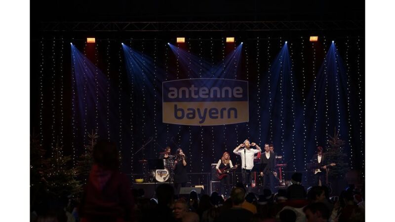 DIE ANTENNE BAYERN-Band singt Weihnachslieder
