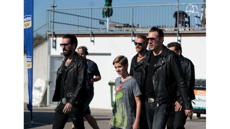 The BossHoss und Adrian auf den Weg zu Adrians Konzert in Bellenberg
