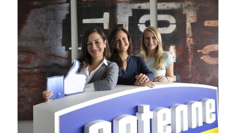 v.l.n.r.: Claudia Germann, Leiterin ANTENNE BAYERN- Hörermarketing, Sarah Klein, Hörermarketing und Pia Otto, Hörermarketing