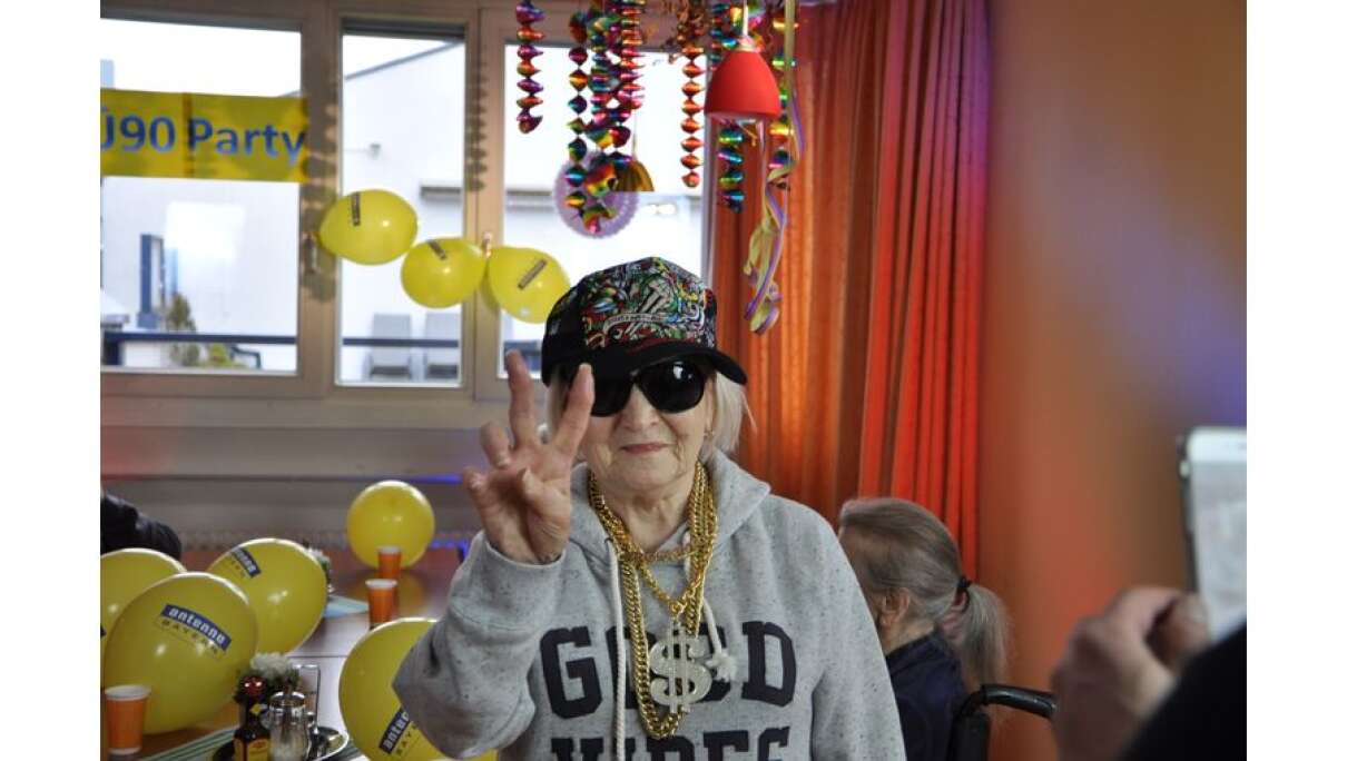 Mehr als 1 Mio. Youtube-Views – ANTENNE BAYERN macht Oma Annemarie (88) zum Netz-Star