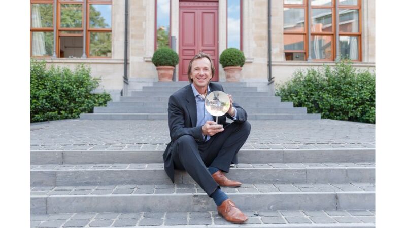 In der Bayrischen Vertretung in Brüssel ausgezeichnet: ANTENNE BAYERN-Moderator Wolfgang Leikermoser mit dem Media-Award 2014