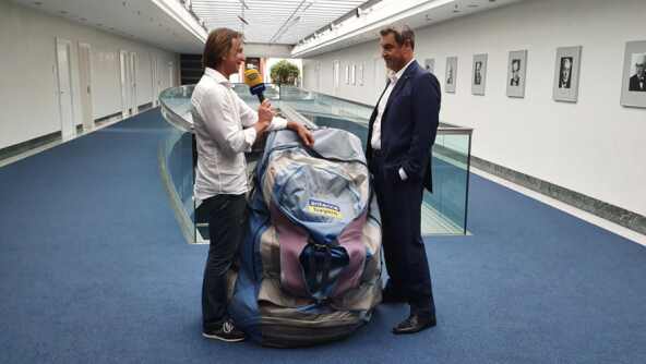 Rucksack-Gipfel nach G7: Souvenir-Kunde für Ministerpräsident Markus Söder
