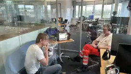 Wolfgang Leikermoser beim Cannabis-Experiment unter medizinischer Betreuung durch BRK-Notarzt Dr. Florian Meier