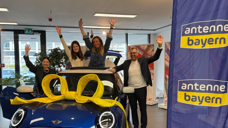 ANTENNE BAYERN Christbaum-Traum_Daniela Humele (MINI), Katja, Indra, Christian Brandl (MINI)