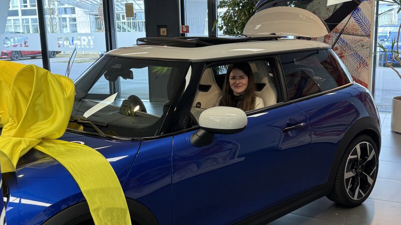 ANTENNE BAYERN Christbaum-Traum_Katja_MINI Cooper S