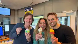 ANTENNE BAYERN_Veröffentlichen jedes Jahr den Eiskugel-Index für Bayern: ANTENNE BAYERN-Moderator Wolfgang Leikermoser, Indra und Basti