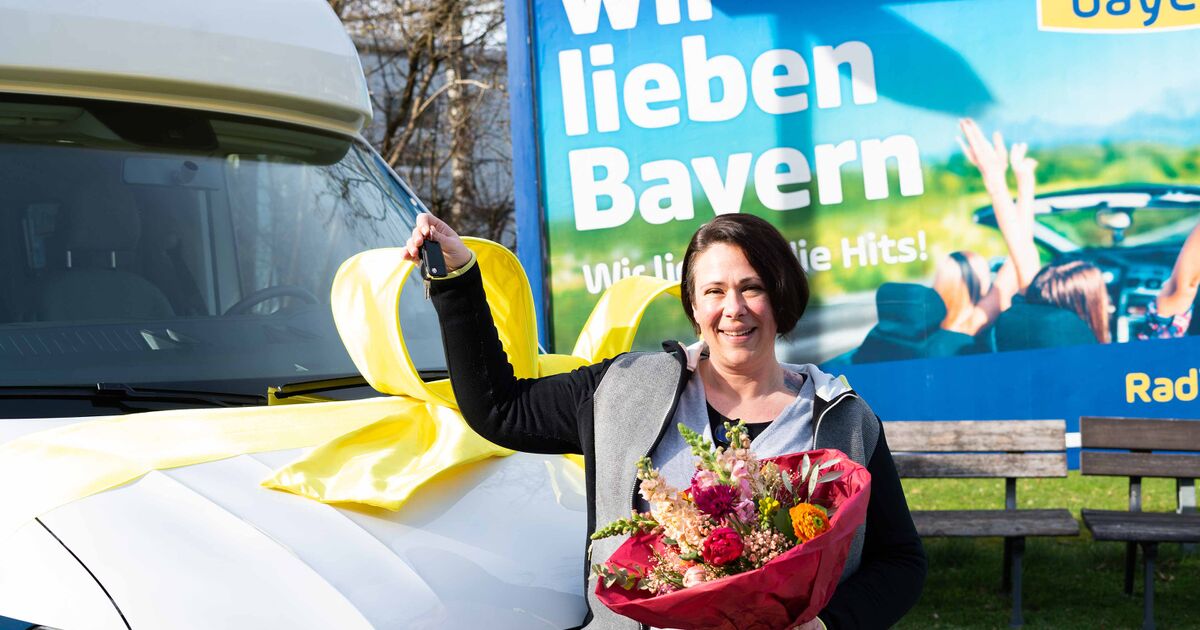 ANTENNE BAYERN zahlt deine Rechnung Oberbayerin freut sich über Team